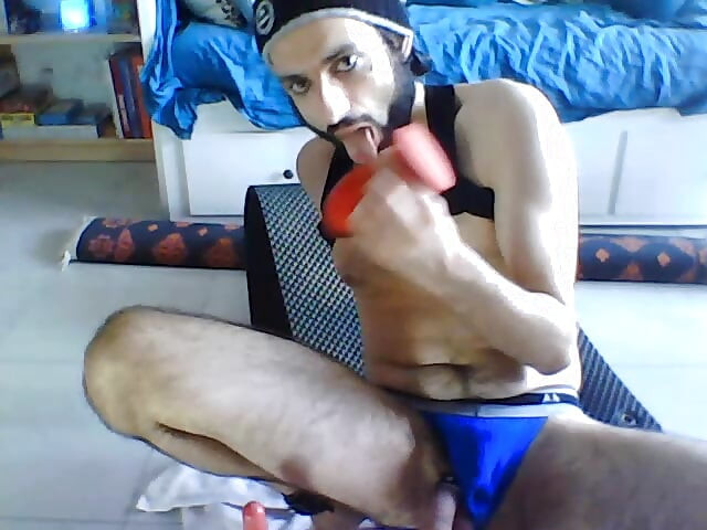 Çişimi içiyorum ve götümü sıvazlıyorum 1