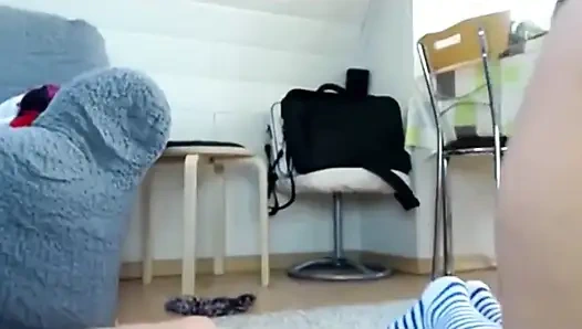 SexyDea сквиртует перед вебкамерой в любительском видео