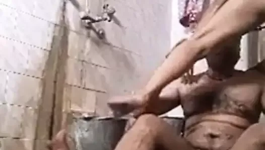 Im Anjuman Bano - mi sexo en el baño - servicio de sexo Anjuman