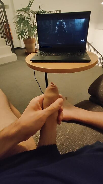 Public porn watch on corridor of Czech hotel