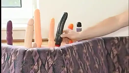 İyi sikişdikten sonra dildo