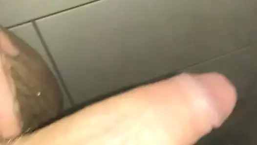Ein bisschen unter der Dusche wichsen