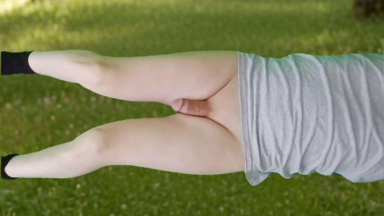 888 branca bonita femboy em grama verde rabo macio corpo delicioso e jovem
