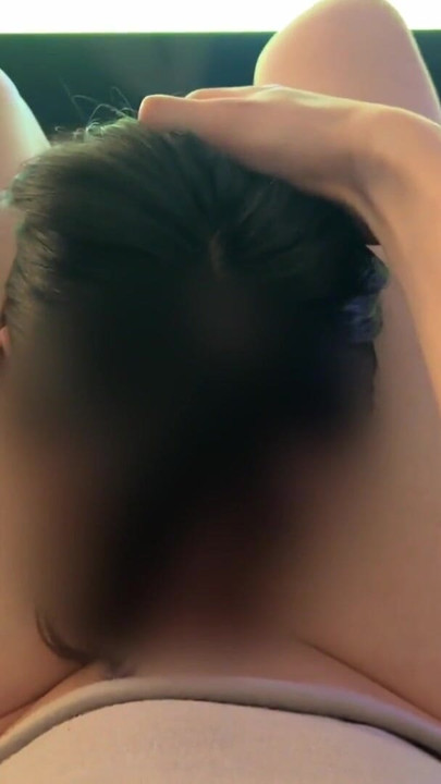 [Amateur] A sex-relief pet that serves you while watching a movie | Clip 1