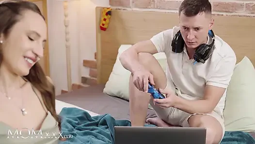 Momxxx - tante seksi ukraina mari moon ngentot penuh gairah sama kontol besar charlie dean