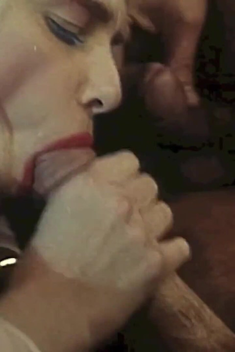 Quando Cicciolina organiza uma festa, a orgia é garantida