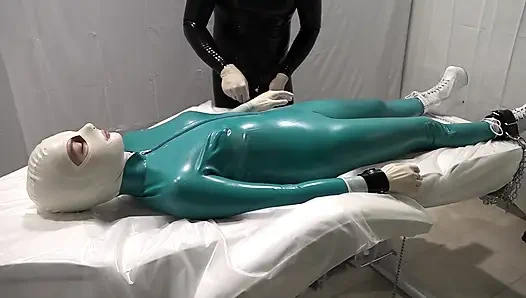 Любительница беспокоит домину, спермоприемник, шея, спасательный жук