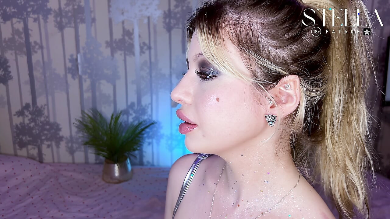 Lips Fetish Glitter Gloss Tease with My Plump Lips