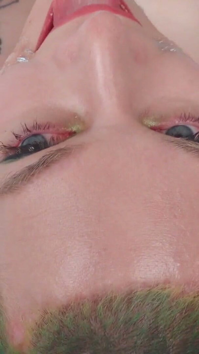 Groobygirls: Beatrix Doll – Grün ist geil | Clip 1