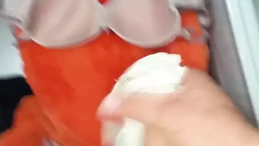 Paja con las bragas de mi mujer