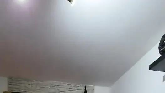 Reife domina dehnt subs klaffenden arsch mit pulsierendem strapon