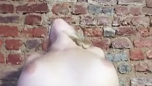 Sexy blondine im strumpf wird gefickt!