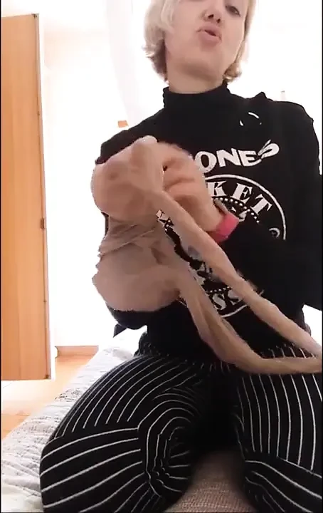 脸上有丝袜, 我有一个非常猪的脸和鼻子