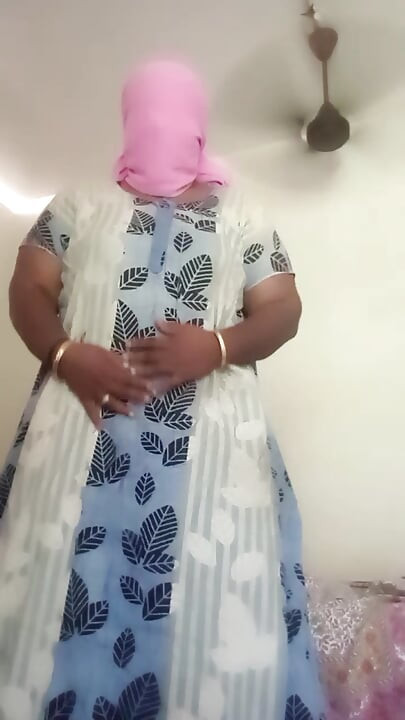 Indian Aunty Hot Scene in Bedroom