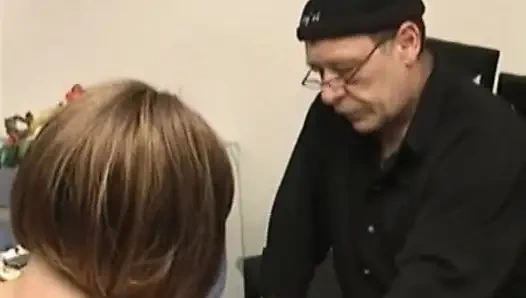 Немецкая частная рабыня на кухне