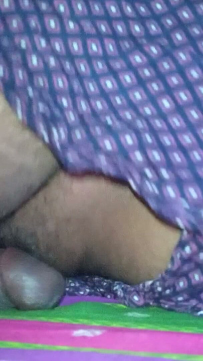 Mulher gostosa da vila indiana fodendo buceta depois de massagem | Clipe 1