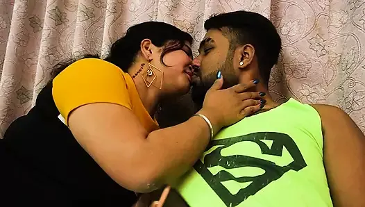 Une fille à forte poitrine se fait baiser par son beau-frère