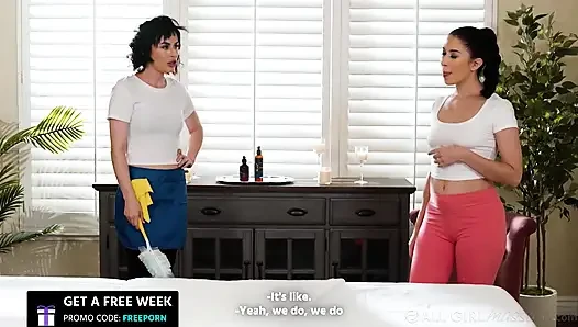 ALL GIRL MASSAGE - Olive Glass Alex Coal'dan şehvetli masaj alıyor ve sonra amcık yalama iyiliğini geri döndürüyor
