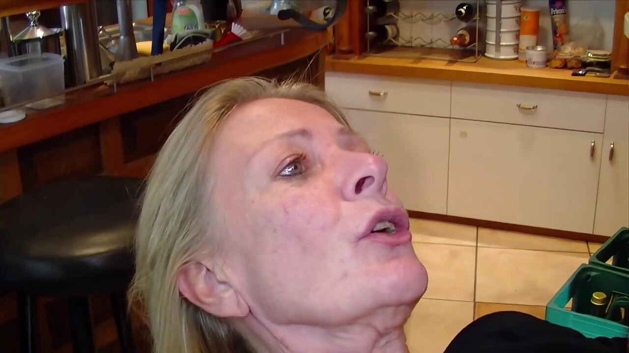 Des Salopes Matures Excitées Se Font Baiser À La Maison - Doigtage, Léchage Et Baise!