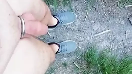Göle doğru çıplak yürüyüş