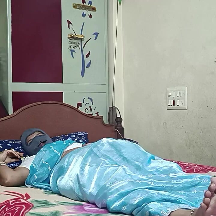 Desi Stepmom Seducing Her Stepson While Massage Her Leg