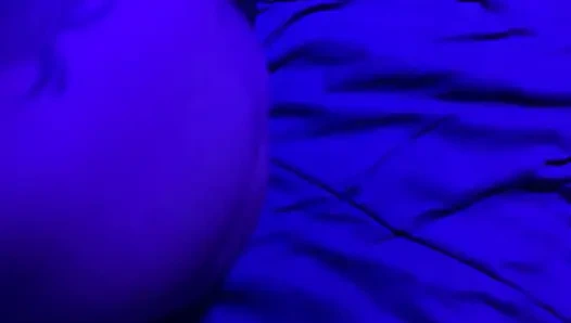 Zoey Mangan çok azdırıyor, bu yüzden büyük yarakla sert sikiliyor