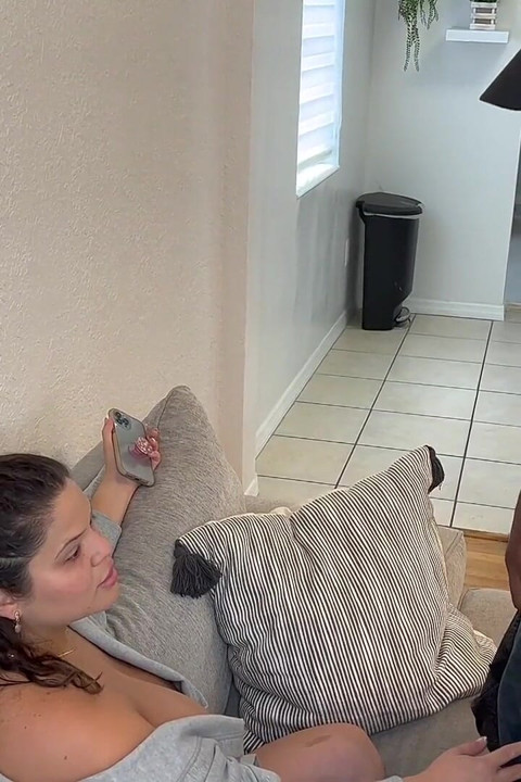 Peituda namorada infiel Dani Valentina fode melhor amiga do namorado