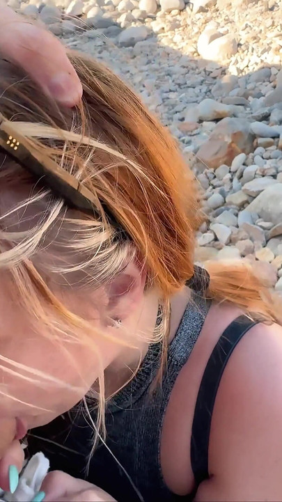 Betul-betul di Pantai! Deepthroat luar melampau