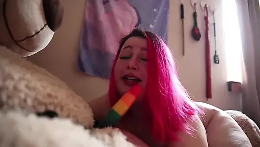 Teddybear si cewek semok yang menggemaskan lagi asik ngentot memeknya