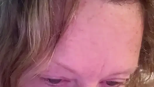 Pouty evli kadın sert bir yarağı seviyor