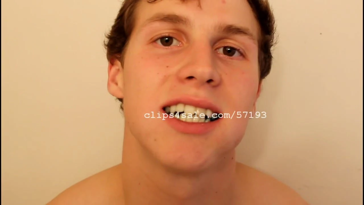 Vore fetish - aaron mangia elfi gommosi, video parte 3