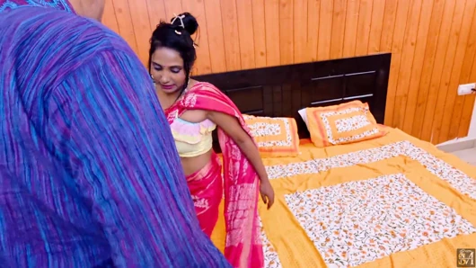 Asiatische indische desi genießt volles sex-dreier-video