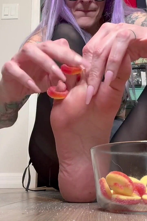 Peach Rings on My Toes