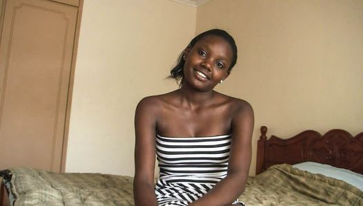 Inocente chica universitaria africana follada por primera vez en cinta