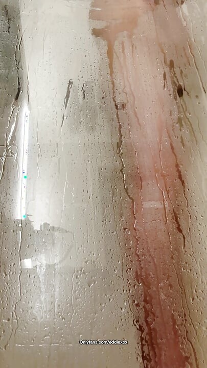 Twink showering