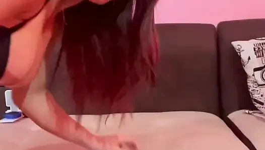 Kami akan bersenang-senang bermain game dimana kau memasukkan kontolmu ke dalam pantatku