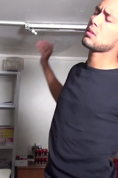 Eski bir hayalet sevgilisinin tutsağı
