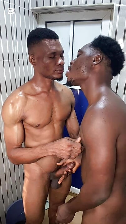 Пот във ваната и секс