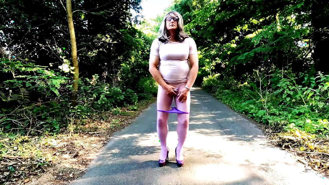 קרוסדרסר Kellycd2022 בסמטאות מאונן