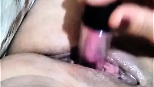 Жена заканчивает в первый раз дилдо