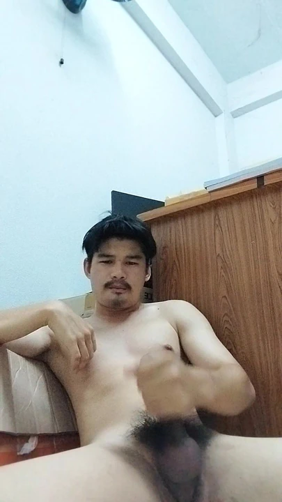 Remaja Thailand bermain dengan kepala mereka.