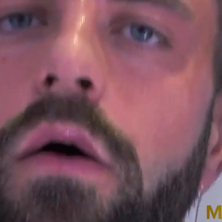 MENATPLAY - Suited bearded Hector De Silva cums on his shoes