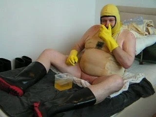the fat piss-pervert in black n red rubber wellies