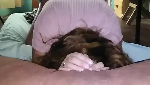 Pembe elbiseli kız arkadaşımla cep telefonumla kayıt yapıyor