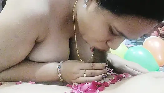 Aku dikasih kejutan spesial hari ulang tahunku sama pacar kampusku - rekaman seks penuh gairah sama rose petals & balon!