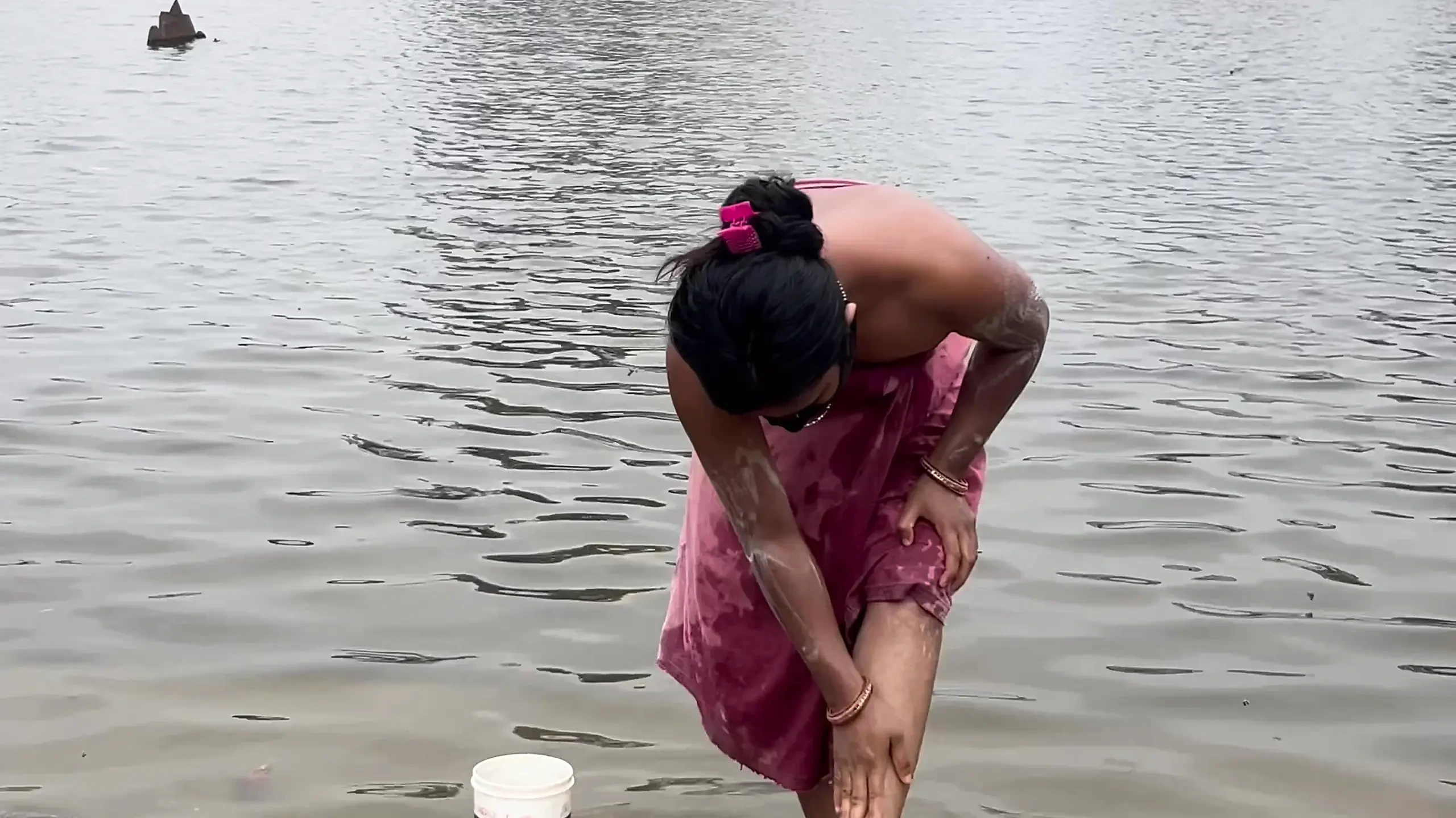 Desi girl full nude bath outdoor порно видео UHD 4K 2160 на  