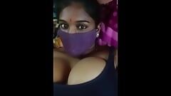 Telugu meia-irmã com peitos grandes e mamilos inchados faz massagem com conversa suja com meio-irmão