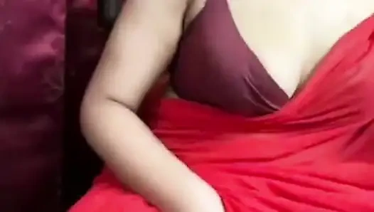 Sexy Girl Fingerings her Pussy