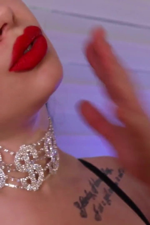 Passionate lip seduction!