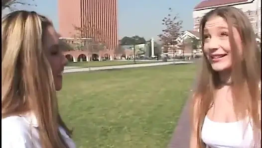 Ебарь делает 69 на горячей блондинке, затем очередь трахает две горячие киски